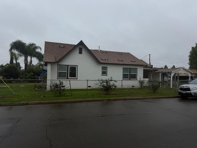 1409 N Divisadero Street, Visalia, CA 93291