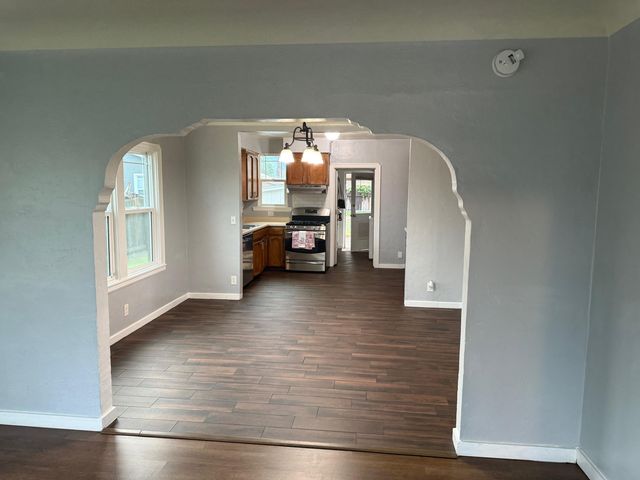 1409 N Divisadero Street, Visalia, CA 93291