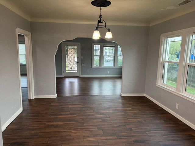 1409 N Divisadero Street, Visalia, CA 93291