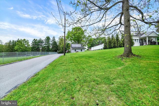 93 W HIGH ST, Yoe, PA 17313