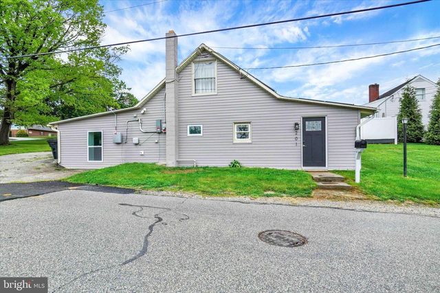 93 W HIGH ST, Yoe, PA 17313