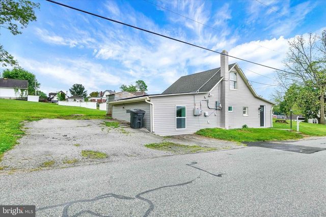 93 W HIGH ST, Yoe, PA 17313