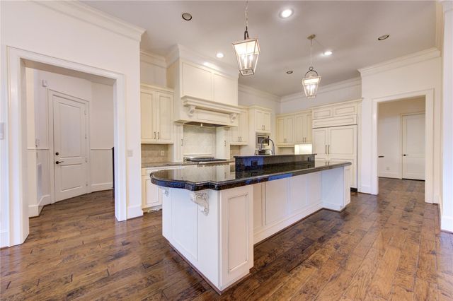 4615 Laurel Street, Bellaire, TX 77401