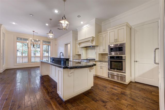 4615 Laurel Street, Bellaire, TX 77401