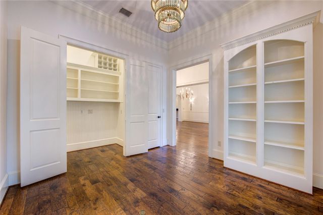 4615 Laurel Street, Bellaire, TX 77401