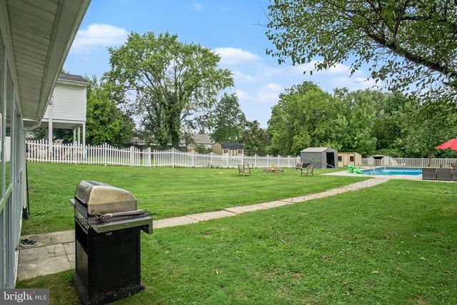 35 MEADOW LN, Lancaster, PA 17601
