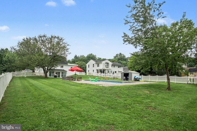 35 MEADOW LN, Lancaster, PA 17601