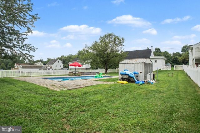 35 MEADOW LN, Lancaster, PA 17601