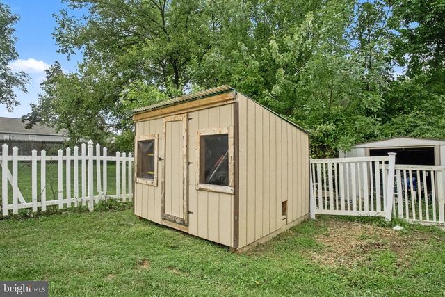 35 MEADOW LN, Lancaster, PA 17601