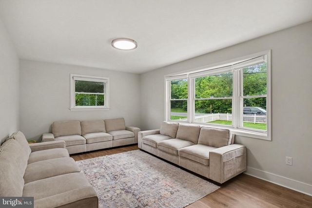 35 MEADOW LN, Lancaster, PA 17601