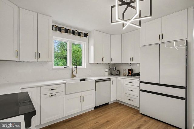 35 MEADOW LN, Lancaster, PA 17601