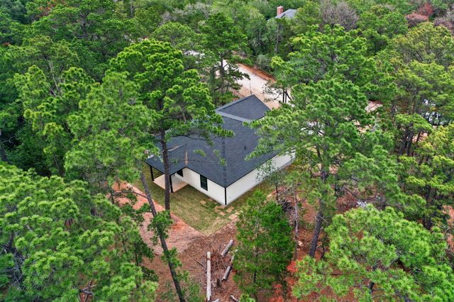 190 Molokini DR, Bastrop, TX 78602