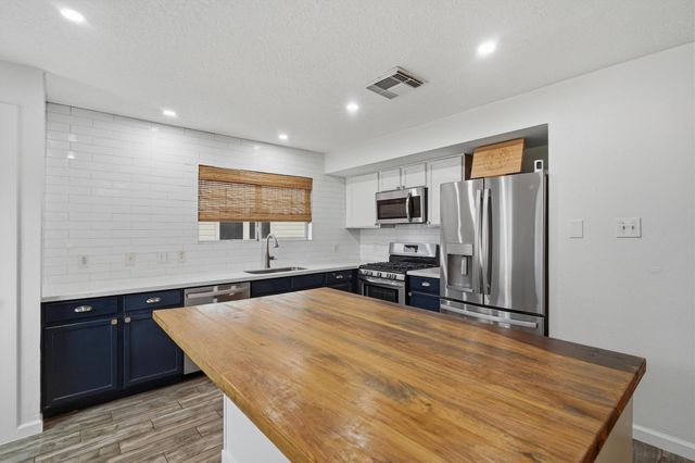 254 Rolling Brook Drive, Dickinson, TX 77539