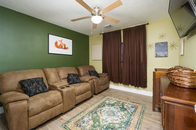 254 Rolling Brook Drive, Dickinson, TX 77539