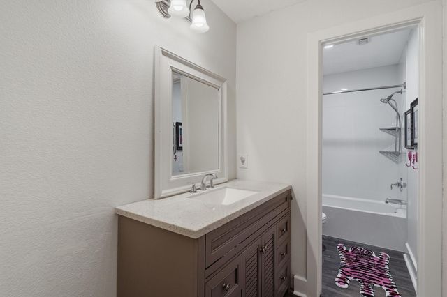 254 Rolling Brook Drive, Dickinson, TX 77539