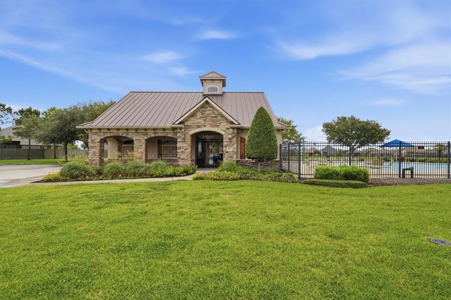 254 Rolling Brook Drive, Dickinson, TX 77539