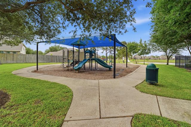 254 Rolling Brook Drive, Dickinson, TX 77539