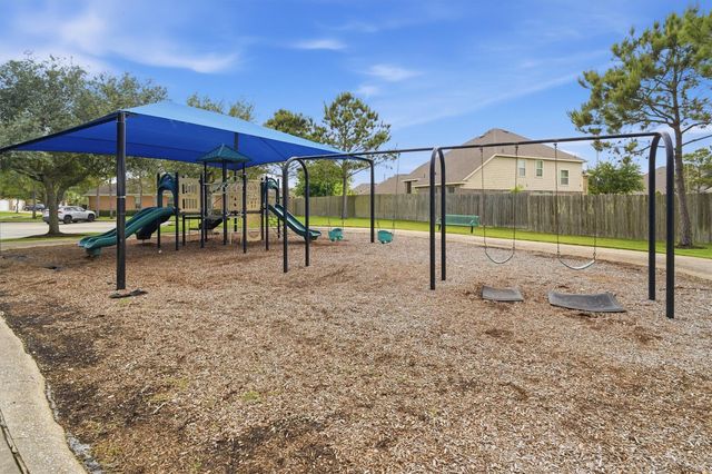 254 Rolling Brook Drive, Dickinson, TX 77539