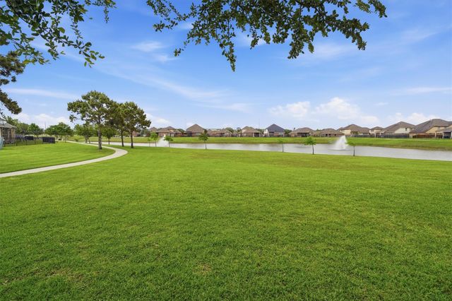 254 Rolling Brook Drive, Dickinson, TX 77539