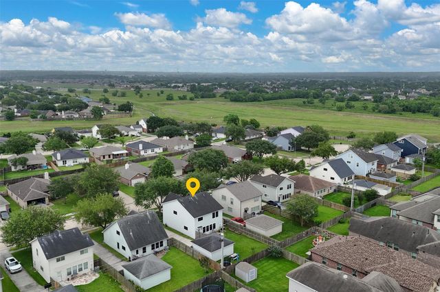254 Rolling Brook Drive, Dickinson, TX 77539