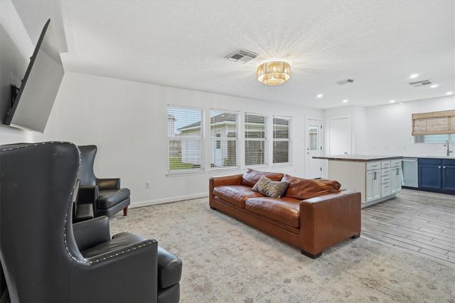 254 Rolling Brook Drive, Dickinson, TX 77539