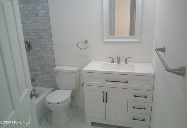 29 Peasley Drive, Marlboro, NJ 07746