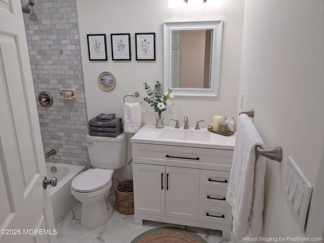 29 Peasley Drive, Marlboro, NJ 07746