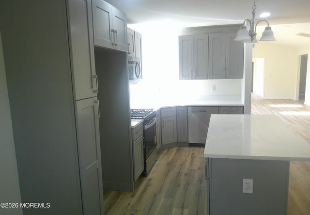 29 Peasley Drive, Marlboro, NJ 07746