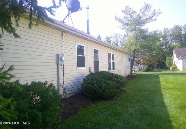 29 Peasley Drive, Marlboro, NJ 07746