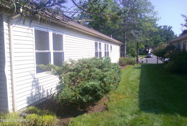 29 Peasley Drive, Marlboro, NJ 07746