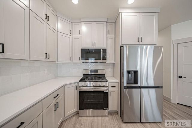 4927 N Beach Dr, Idaho Falls, ID 83401