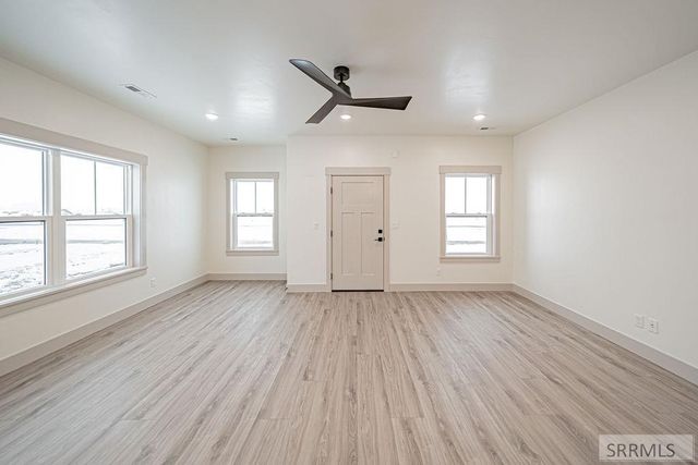 4927 N Beach Dr, Idaho Falls, ID 83401