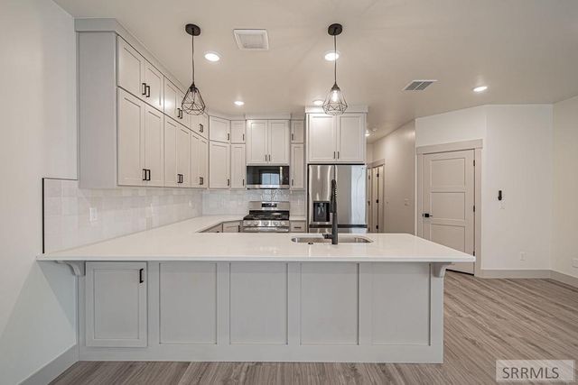 4927 N Beach Dr, Idaho Falls, ID 83401