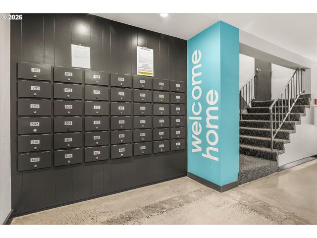 200 Sw BURNHAM Rd T404, Lake Oswego, OR 97034