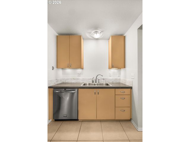 200 Sw BURNHAM Rd T404, Lake Oswego, OR 97034