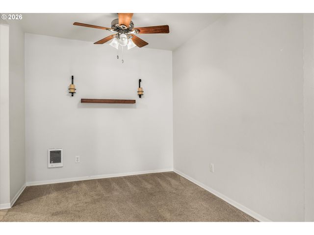 200 Sw BURNHAM Rd T404, Lake Oswego, OR 97034