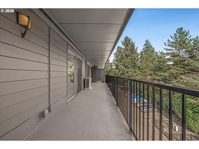 200 Sw BURNHAM Rd T404, Lake Oswego, OR 97034