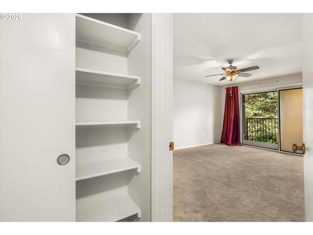 200 Sw BURNHAM Rd T404, Lake Oswego, OR 97034