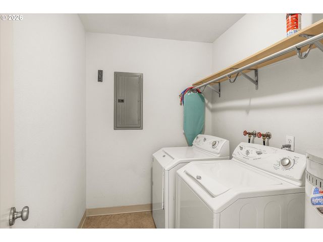 200 Sw BURNHAM Rd T404, Lake Oswego, OR 97034