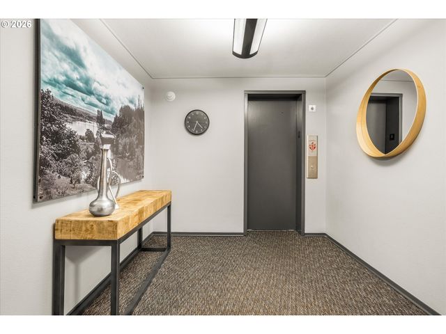 200 Sw BURNHAM Rd T404, Lake Oswego, OR 97034