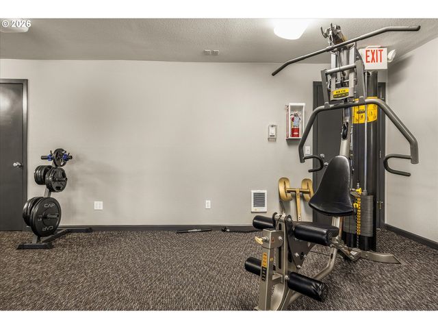 200 Sw BURNHAM Rd T404, Lake Oswego, OR 97034