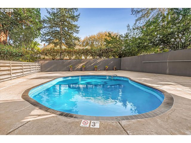 200 Sw BURNHAM Rd T404, Lake Oswego, OR 97034