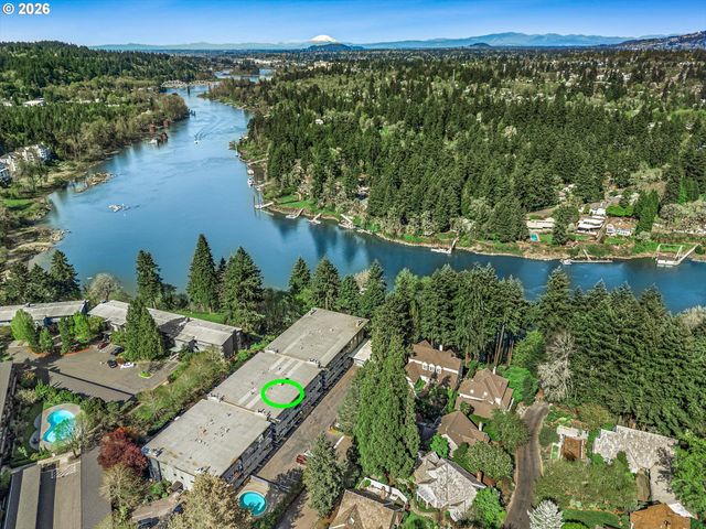 200 Sw BURNHAM Rd T404, Lake Oswego, OR 97034