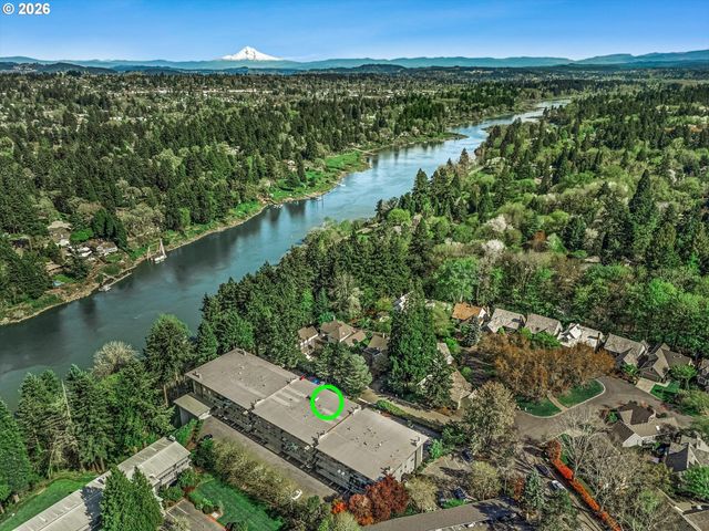 200 Sw BURNHAM Rd T404, Lake Oswego, OR 97034