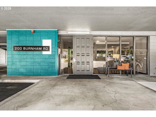 200 Sw BURNHAM Rd T404, Lake Oswego, OR 97034