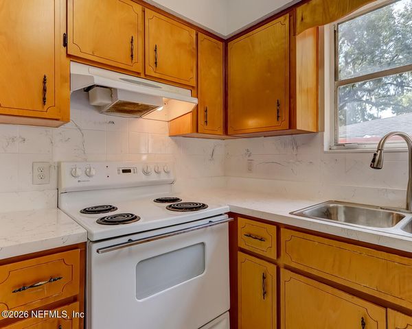 8946 6TH Avenue, Jacksonville, FL 32208