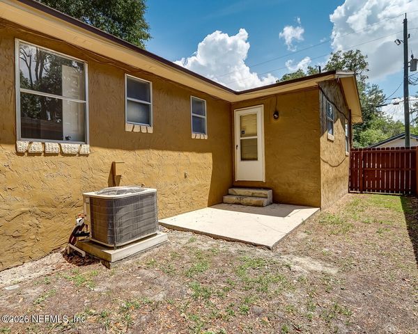 8946 6TH Avenue, Jacksonville, FL 32208