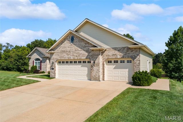 403 Willow Point Trail, O'fallon, IL 62269