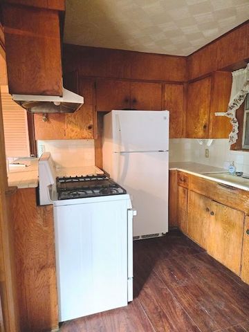 106 N Texas Street, Texas City, TX 77591