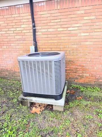 106 N Texas Street, Texas City, TX 77591